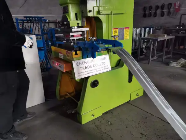 Линия для изготовления колючей проволоки из ленты, фотография 1