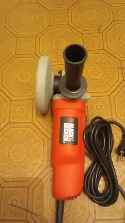 Угловая шлифмашина Black Decker болгарка, фотография 1