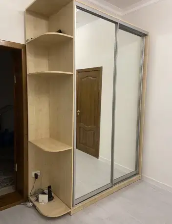 В отличном состоянии шкаф купе. Высота 250, глубина 60, ширина 180, фотография 1