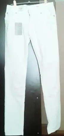 Продам новые брюки-скинни, белые, размер S р.44, произв. Турция 7 500 тг., фотография 2