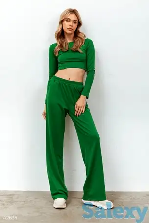 Яркий трикотажный костюм, фотография 1