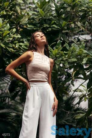 Бежевый кроп-топ с принтом 