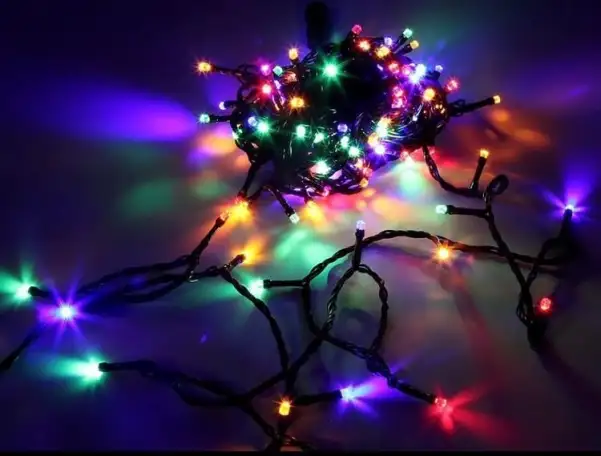 В продаже новогодняя ёлка  ёлочные игрушки и гирлянда в подарок, фотография 3