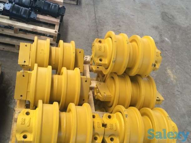 81N811010 HYUNDAI Каток опорный Hyundai R320LC-7A, фотография 1