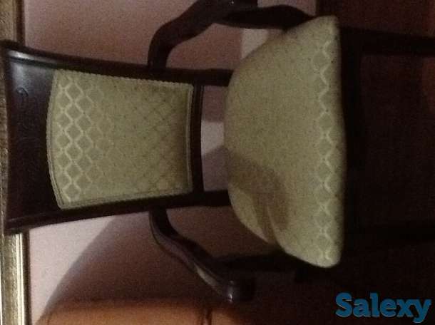 Кресла - стулья с журнальным столиком из красного дерева, Польша, фотография 2