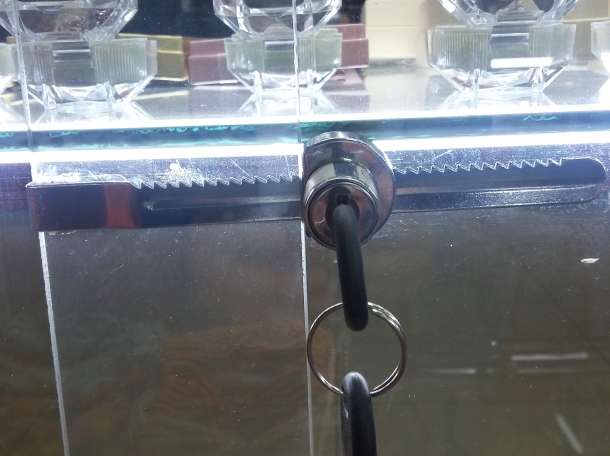 Срочно продам стеклянные витрины с освещением, фотография 3