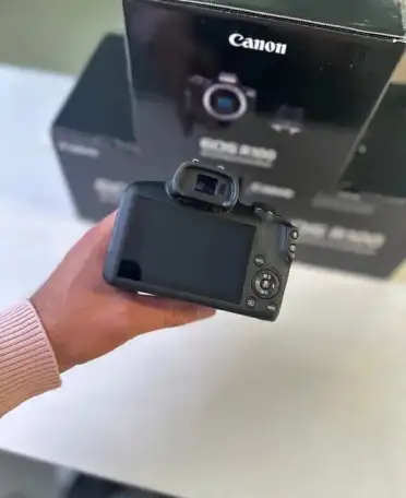 камера canon r100 с объективом 18-45 новая, фотография 2