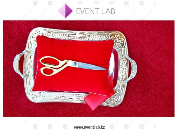 Золотые ножницы с красной лентой в аренду Алматы, фотография 1