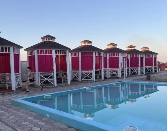 Готовые летние беседки со столешницей и тапчанами, фотография 2