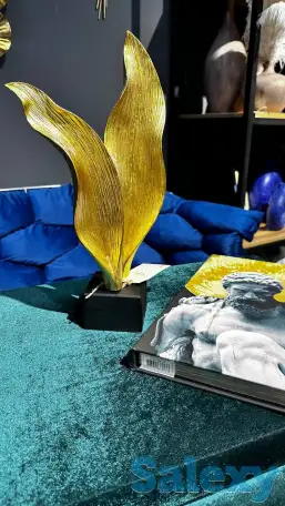 Лепестки на подножке, фотография 1