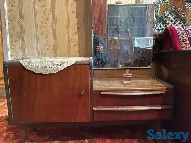 Зеркало и шкафчик для вещей, удобное и в хорошем состоянии, фотография 1