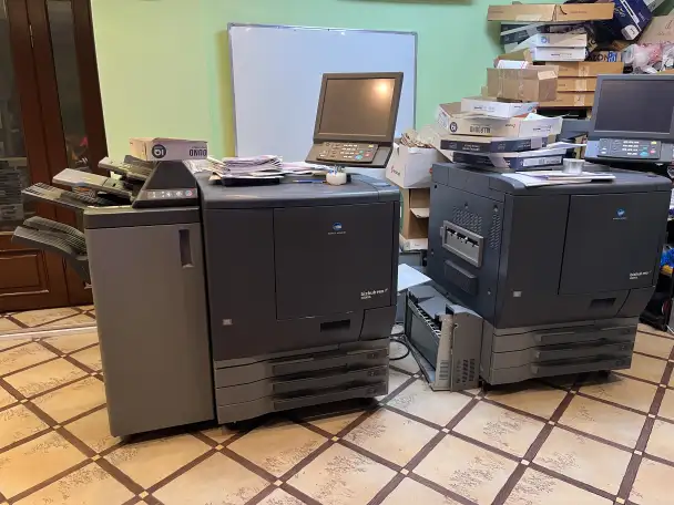 Продам мини типографию Коника Минолта с 6000L две машины, одна нерабочая, фотография 1