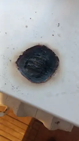 заменить пластиковый подоконник, сгорел немного, фотография 2