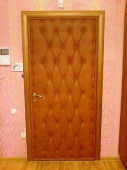 Обивка входных дверей кожвенилом, фотография 1
