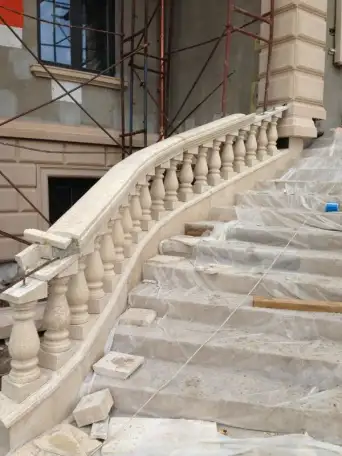 Продам каменные перила, тумбы, балюстрады на заказ. Мрамор, гранит, оникс, фотография 2