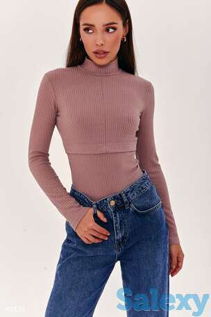 Пудровый боди с воротником стойка, фотография 1