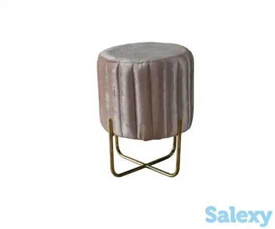 Роскошный пуф для гостиной в светлых оттенках, фотография 1