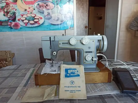 швейная машинка Подольск 142 с электроприводом, фотография 1