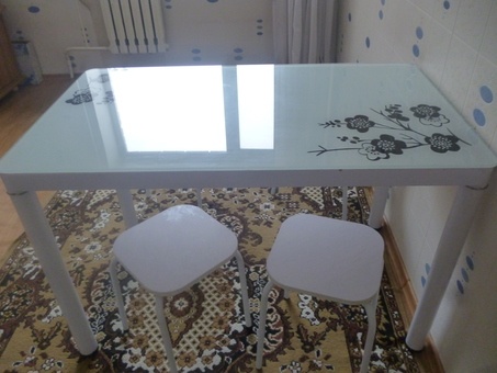Срочно продам кухонный  стол с стульями (год эксплуатации) 53000, фотография 2