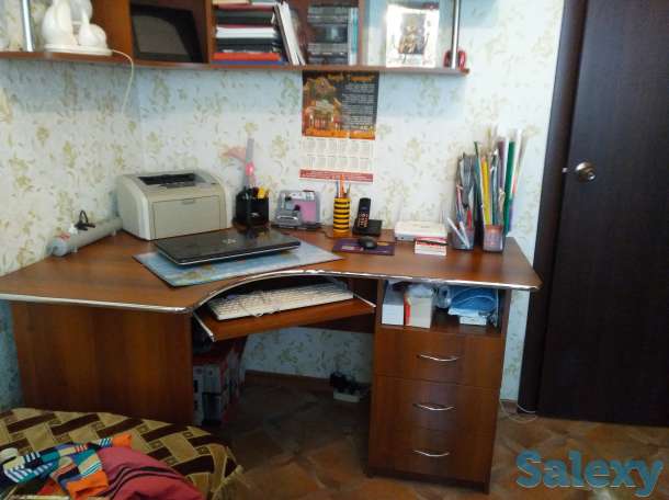 Продам угловые компьютерный стол, фотография 1