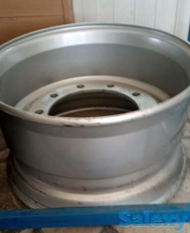 Грузовые автошины в ассортименте, фотография 1