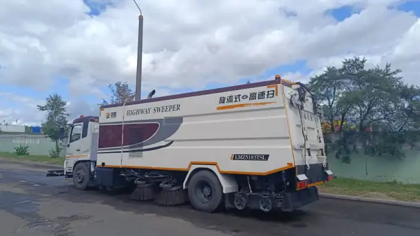 Вихревая,высокоскоростная подметально-уборочная машина., фотография 1