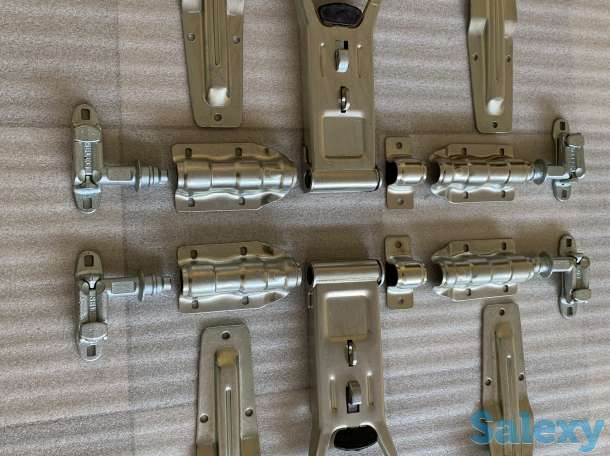 Комплект фурнитуры на задние ворота фургона с рукояткой 