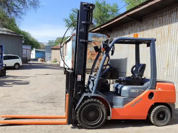 Вилочный погрузчик дизельный Toyota FD30 3-х тонник, фотография 5