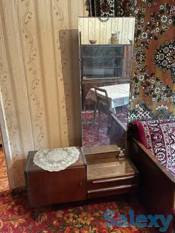 Зеркало и шкафчик для вещей, удобное и в хорошем состоянии, фотография 2