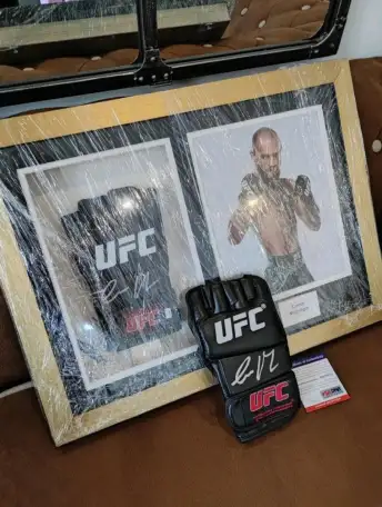 Перчатка Ufc с автографом Конора Макгрегора, фотография 3