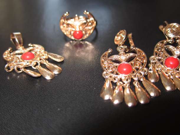 Бижуте́рия — украшения из недорогих материалов. , фотография 5