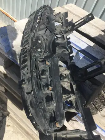 Решетка радиатора верхняя (полностью в сборе) 