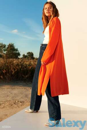 Яркий оранжевый кардиган, фотография 1