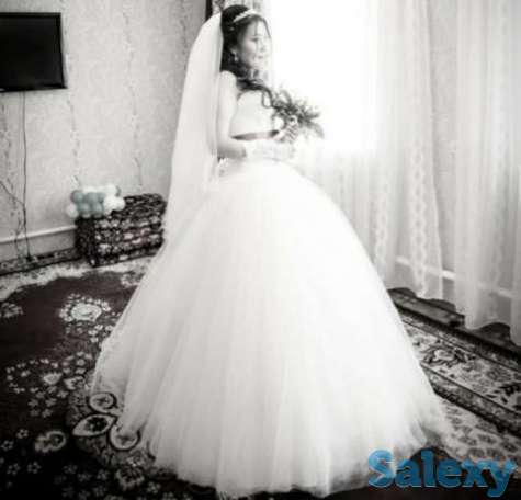 Свадебное платье и туфли, фотография 1