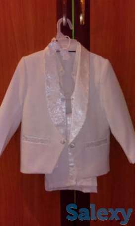 Продам белый костюм на мальчика, фотография 1