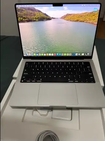 Apple Macbook Pro M3 14 дюймов 512 ГБ серебристый, фотография 4