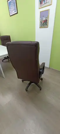 СРОЧНО Продается БУ офисная мебель Стол и 4 Кресла, фотография 3