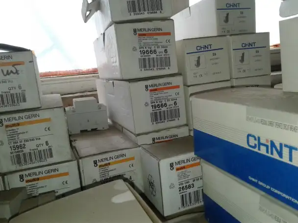 Автомат Schneider Electric  MERLIN GERIN  4р  I ток 100 А. NC100H,  27287  остаток 1 штук., фотография 1