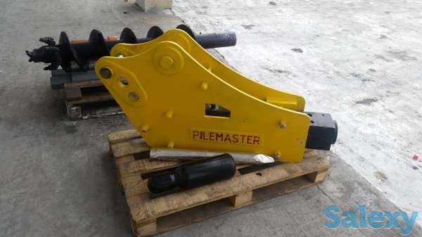 Гидромолот Pilemaster HB6 на экскаватор-погрузчик JCB, фотография 1