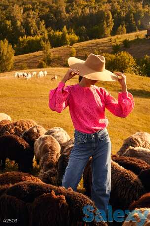 Яркая блуза из прошвы, фотография 1