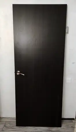 Межкомнатная дверь Венге  с ручкой-замком 80см на 2м, фотография 1