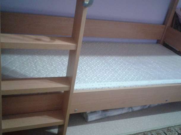 продаю двухярусную кровать, фотография 3