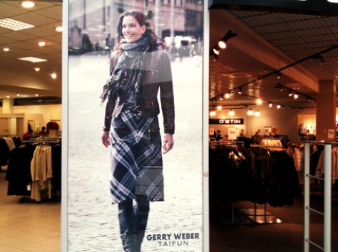 Высококачественная, широкоформатная печать банера, перфопленки, самоклейки, банерной сетки, фотография 1