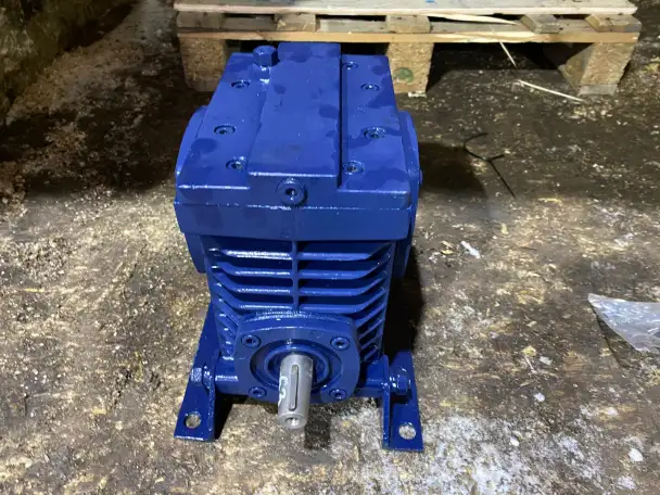 Редукторы, насосы, тормоза, электродвигатели, фотография 1
