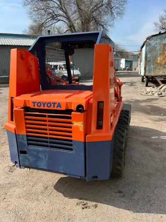 Мини фронтальный погрузчик Toyota SDK6 в Алматы, фотография 3
