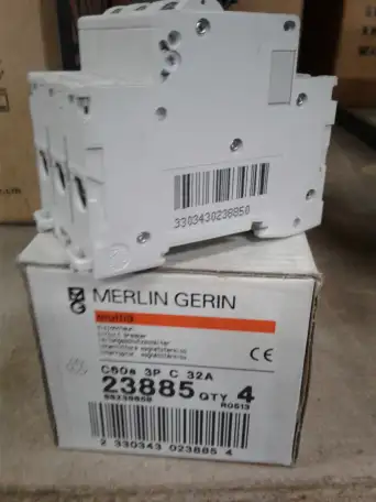 Автомат Schneider Electric  MERLIN GERIN    3р  I ток 32 А, фотография 1