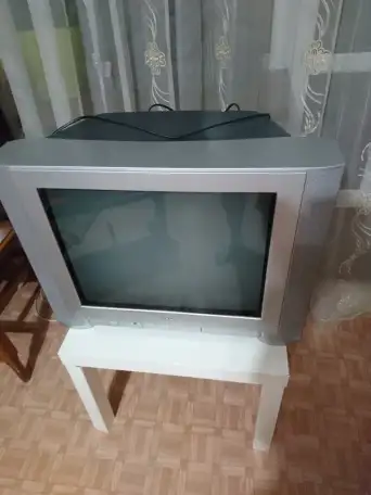 Телевизор цветной LG, диагональ 54 см, фотография 2