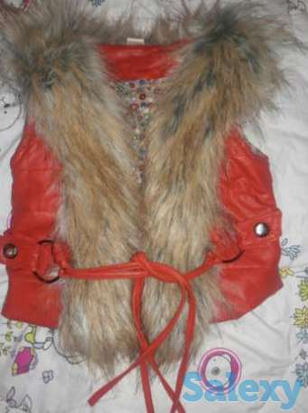 Жилет из кожзама, с меховым воротником, фотография 1