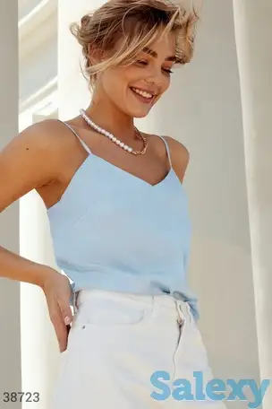 Голубой топ на тонких бретелях, фотография 1