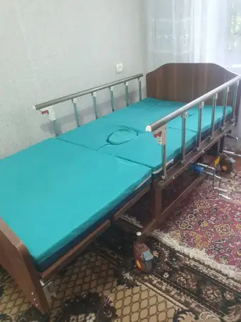 Многофункциональная механическая кровать для инвалидов, фотография 2